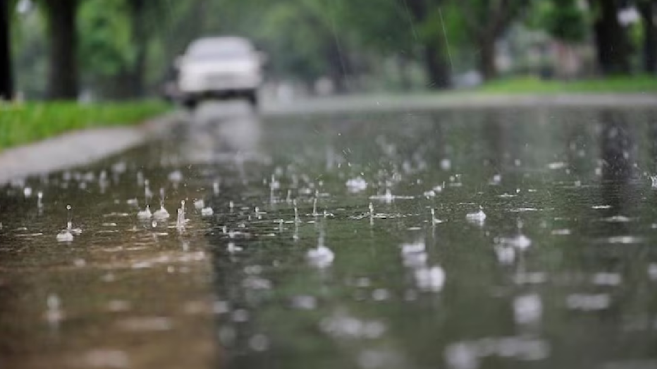 Heavy rain with hailstorm in MP