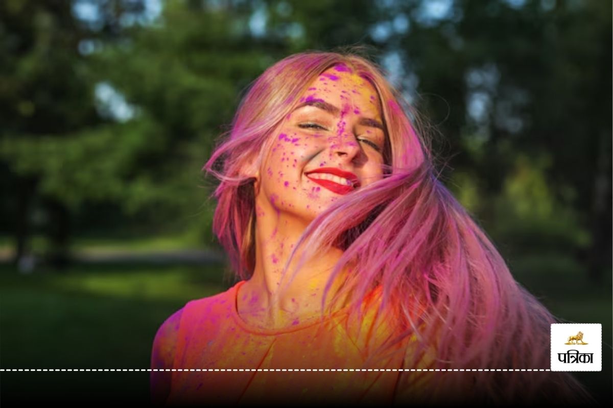 Holi Hair Care Tips: होली में केमिकल रंगों से बालों को हो सकता है नुकसान, बचने
के लिए फॉलो करें ये टिप्स