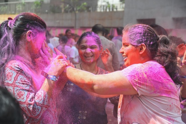 holi celebration in chennai