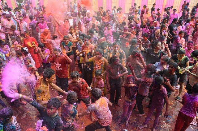 holi celebration in chennai