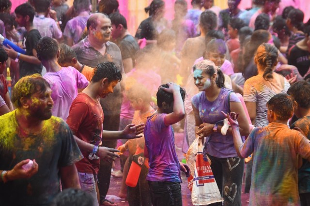 holi celebration in chennai