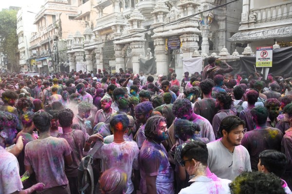 holi celebration in chennai