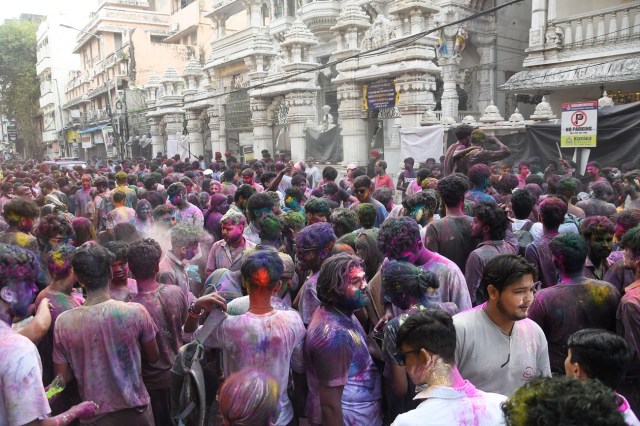 holi celebration in chennai