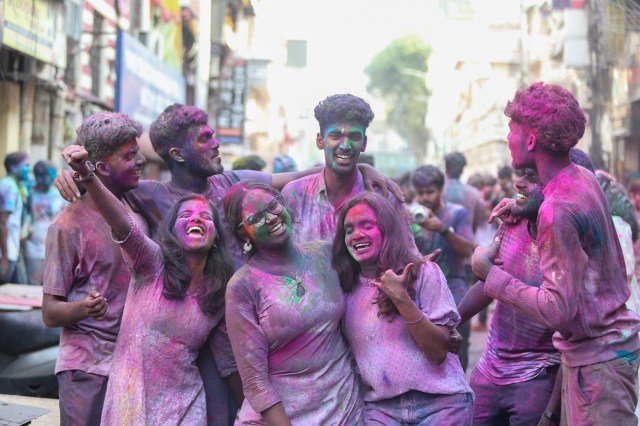 holi celebration in chennai