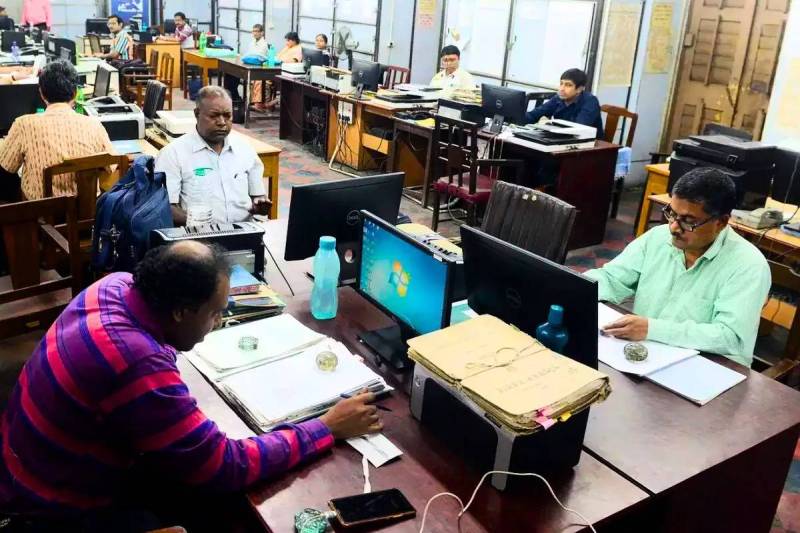 Holiday in April 2025