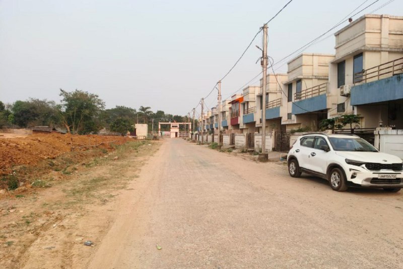 CG housing board: गृह निर्माण मंडल की कॉलोनी में बने मकान हैंडओवर से पहले ही हो रहे खस्ताहाल, बुकिंग कर पछता रहे हितग्राही