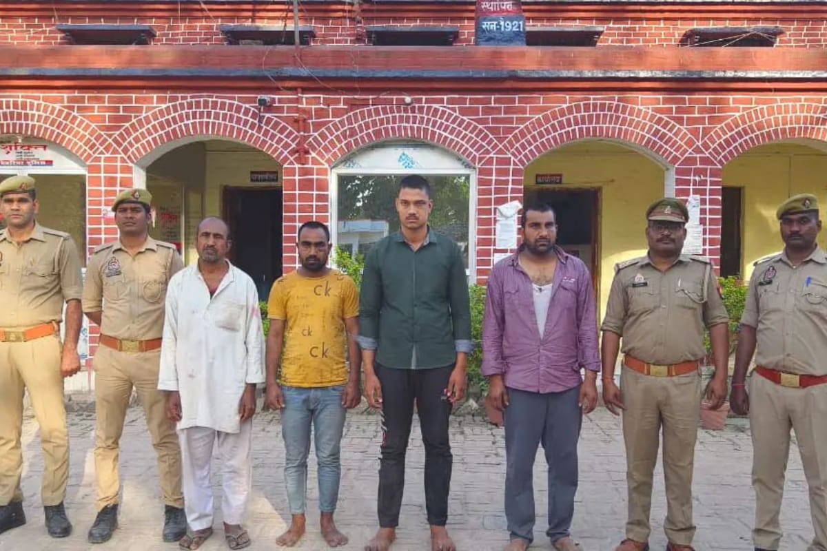 बिहार बॉर्डर पर पुलिस टीम पर हमला करने वाले चार आरोपी गिरफ्तार, मेहरौना चेक
पोस्ट पर PAC तैनात