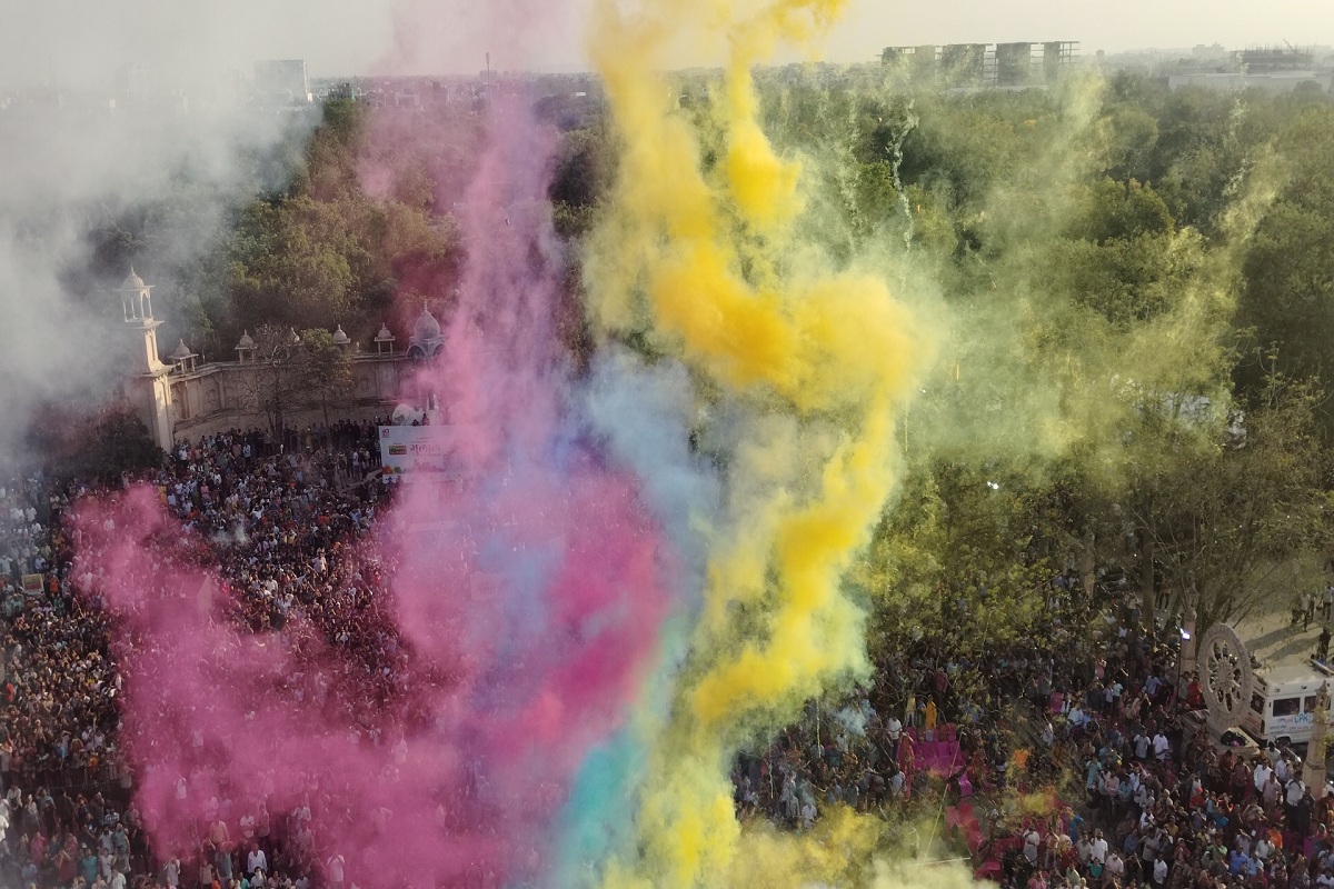 पत्रिका गुलाल आतिशबाजी: ‘होली रे होली, मस्तों की टोली…’ तस्वीरों में देखें रंगों
में नहाया गुलाबी नगर