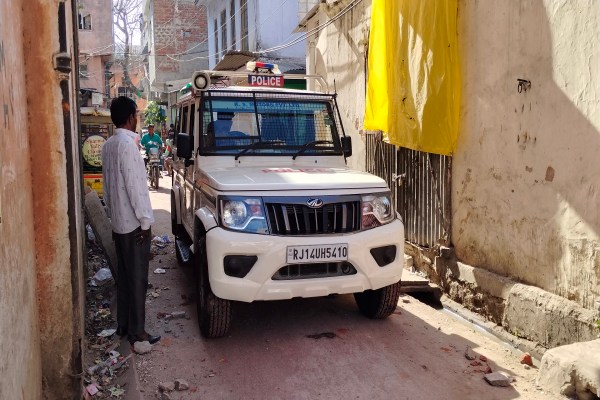 पुलिस व प्रशासन की ओर से हालात पर नजर रखी जा रही है। मौके पर रामगंज सहित आस-पास के थानों की पुलिस तैनात की गई है। 