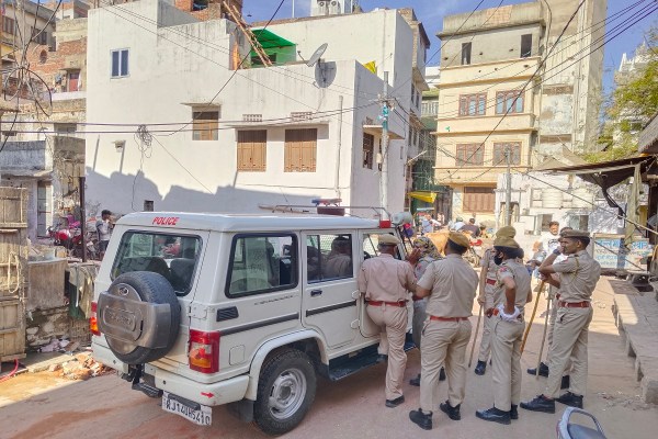 पुलिस की ओर से घटनास्थल व आस-पास के सीसीटीवी फुटेज खंगाले जा रहे हैं। उपद्रवियों की पहचान के प्रयास तेज कर दिए हैं।