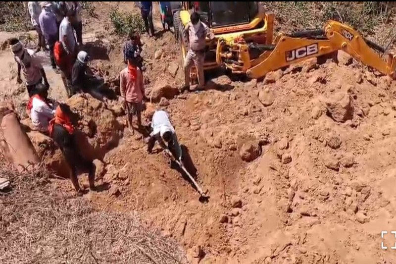 Illegal coal mines collapsed: Video: अवैध खदान से कोयला निकाल रहे 2 ग्रामीणों की दबकर मौत, 5वें दिन चला पता, खोदकर निकाला गया शव