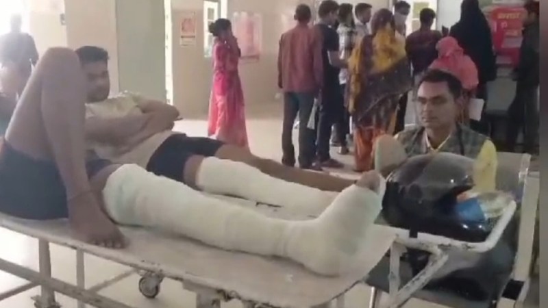 संयुक्त चिकित्सालय में उपचार कराते अभ्यर्थी