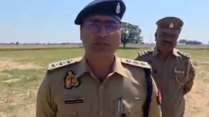 घटना की जानकारी देते सहायक पुलिस आयुक्त घाटमपुर