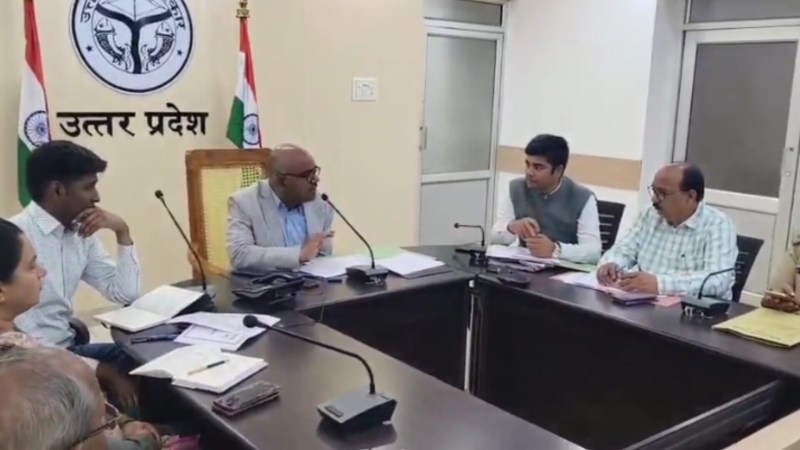 जिलाधिकारी जितेंद्र प्रताप सिंह