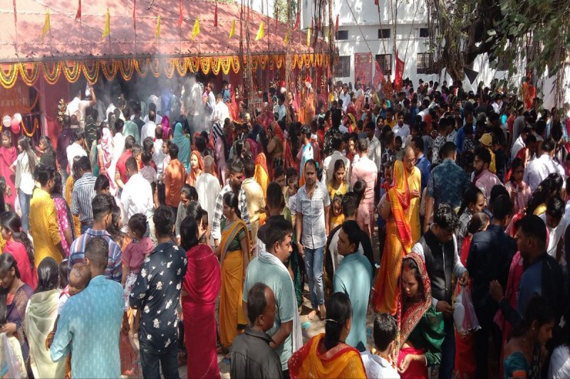 Chaitra Navratri 2025: देवी मंदिरों में जले ज्योति कलश, माता के दर्शन करने महामाया मंदिर में उमड़ी श्रद्धालुओं की भीड़