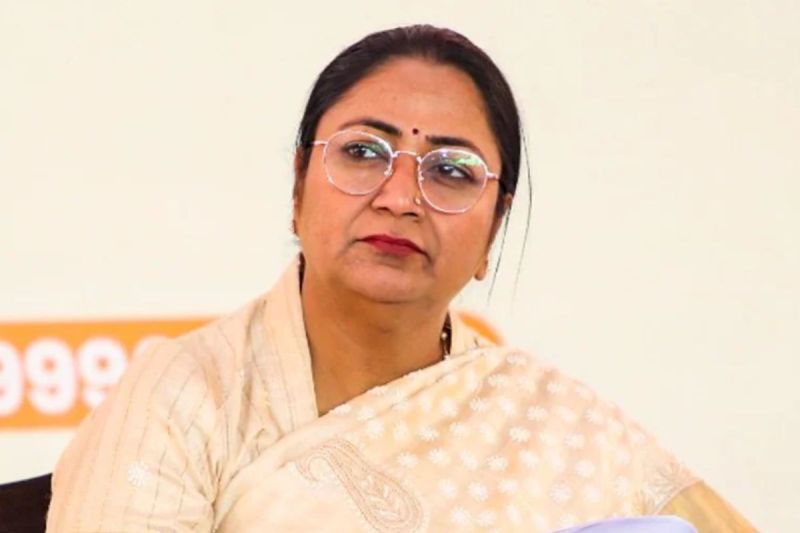 CM Rekha Gupta: पीडब्ल्यूडी मंत्री प्रवेश वर्मा को लेकर सीएम रेखा गुप्ता का बड़ा बयान, दिल्ली में तेज क्यों बढ़ी सियासी हलचल?