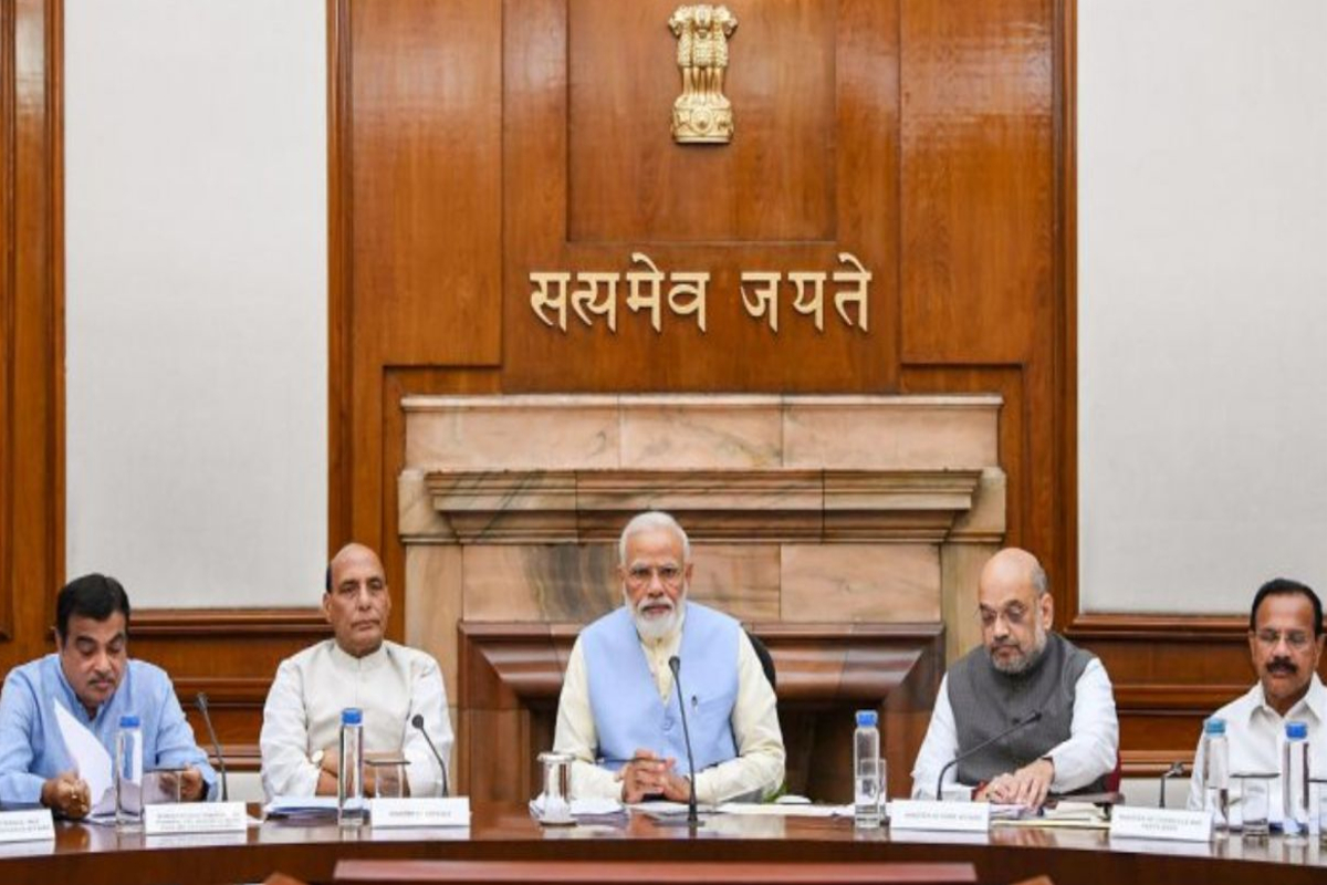 मोदी कैबिनेट में जल्द होगा बड़ा फेरबदल: मंत्रियों की परफॉर्मेंस रिपोर्ट तैयार,
नए चेहरों को मिल सकता मौका