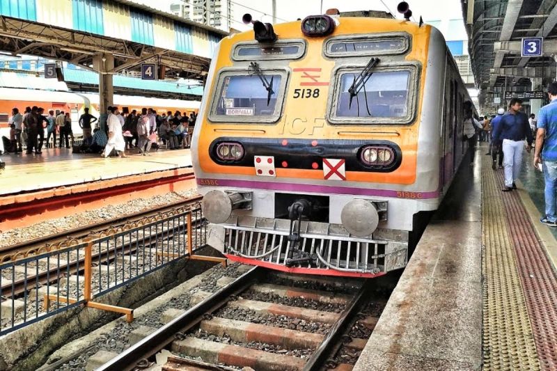 mumbai local passenger died