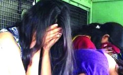 sex racket busted: प्रयागराज में सेक्स रैकेट का भंडाफोड़, देह व्यापार से जुड़ी
पांच लड़कियां गिरफ्तार - image