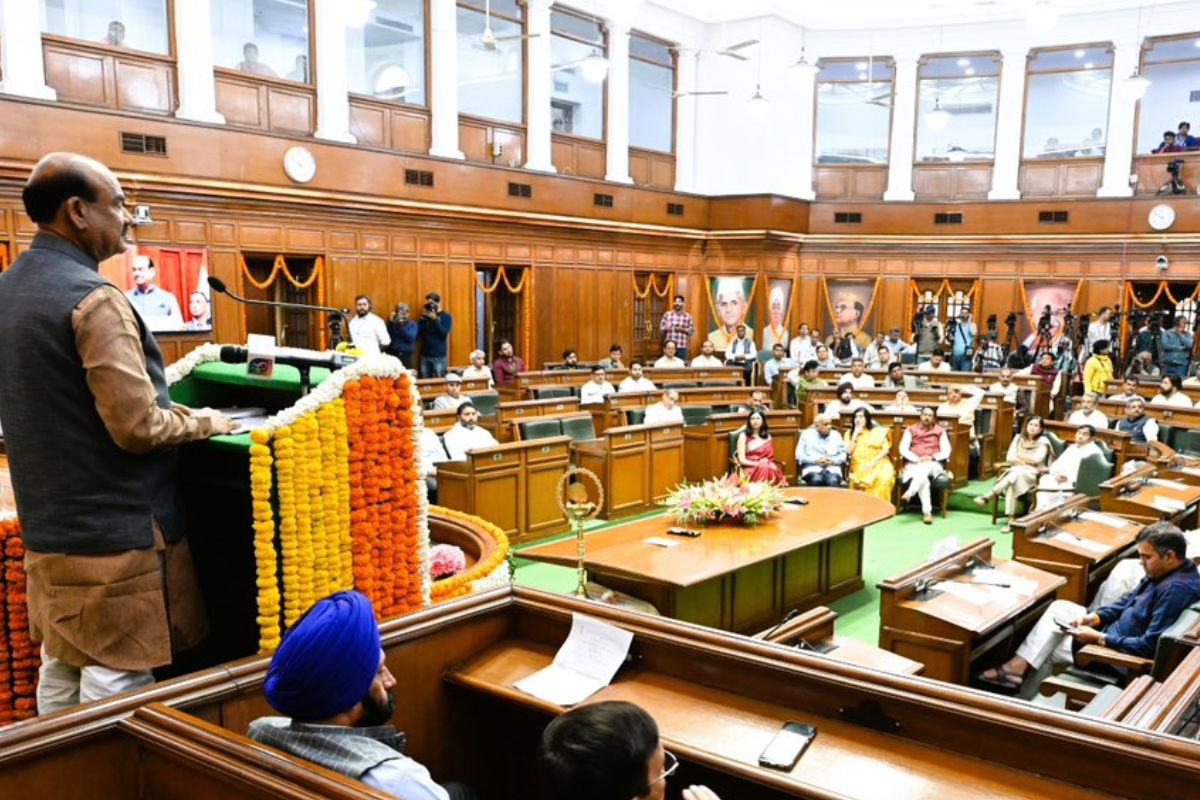 Om Birla in Delhi Assembly: लोकसभा अध्यक्ष ओम बिड़ला ने भाजपा विधायकों को दी नसीहत, दिल्ली को 'मिनी इंडिया' क्यों कहा?