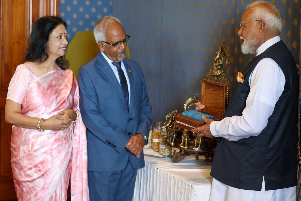 PM Modi Gifted Banarsi Saree