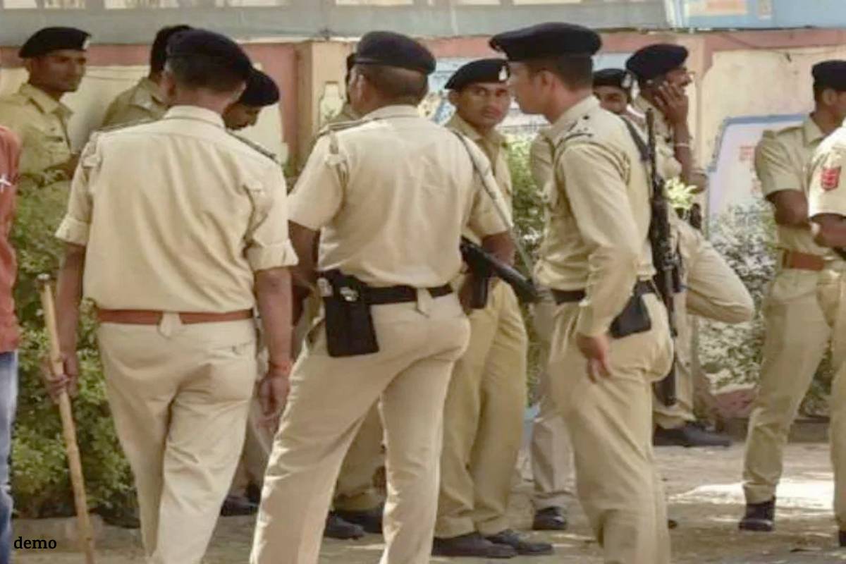 पुलिस के गले की फांस बना अधिवक्ता को नजरबंद करना, डीसीपी की हाजिरी से पहले 2
दरोगा निलंबित