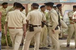 पुलिस के गले की फांस बना अधिवक्ता को नजरबंद करना, डीसीपी की हाजिरी से पहले 2
दरोगा निलंबित - image