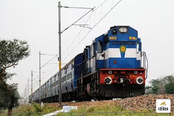 Delhi Train, Silver, khajana, RPF, Samta Express, Train