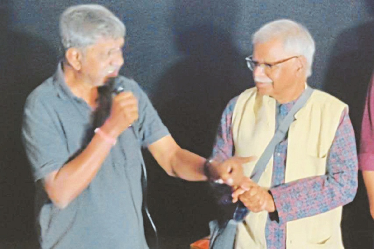 CG Film: छत्तीसगढ़ी फिल्म के प्रीमियर के बाद बहसबाजी, भोजपुरी से तुलना करने पर भड़के डायरेक्टर सतीश