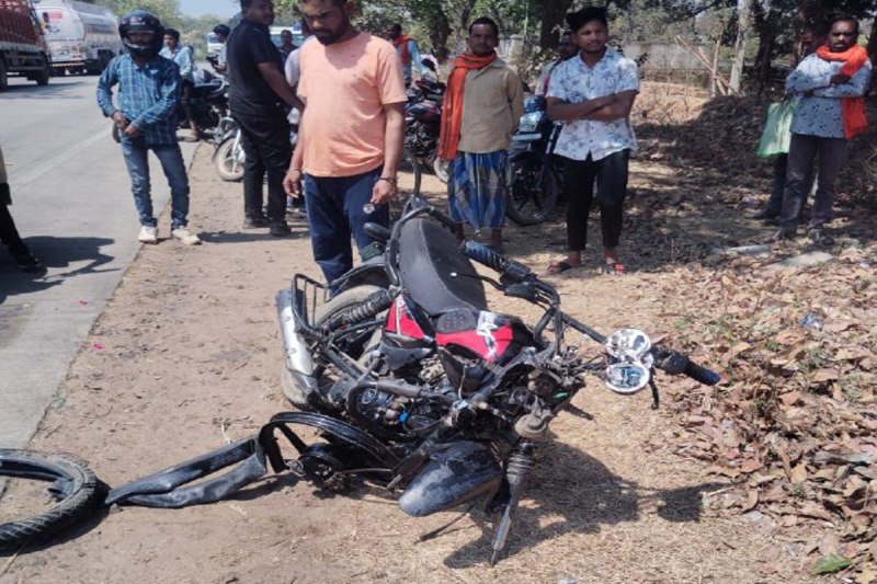 Road accident: मातम में बदलीं होली की खुशियां: एनएच पर ट्रक की टक्कर से ससुर-दामाद की मौत