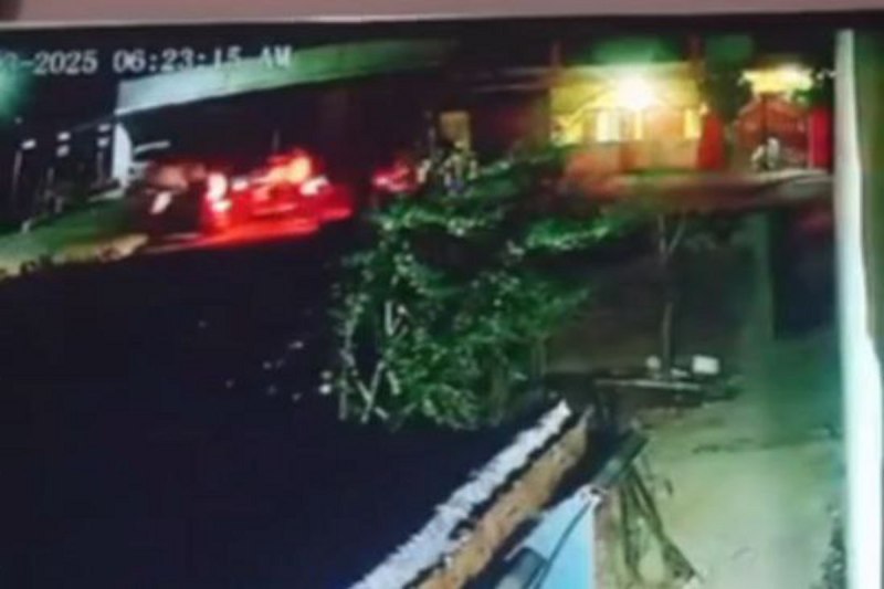 Live accident video: तेज रफ्तार 2 बाइक में जबरदस्त भिड़ंत, 4 युवकों की मौत, देखें हादसे का Live वीडियो