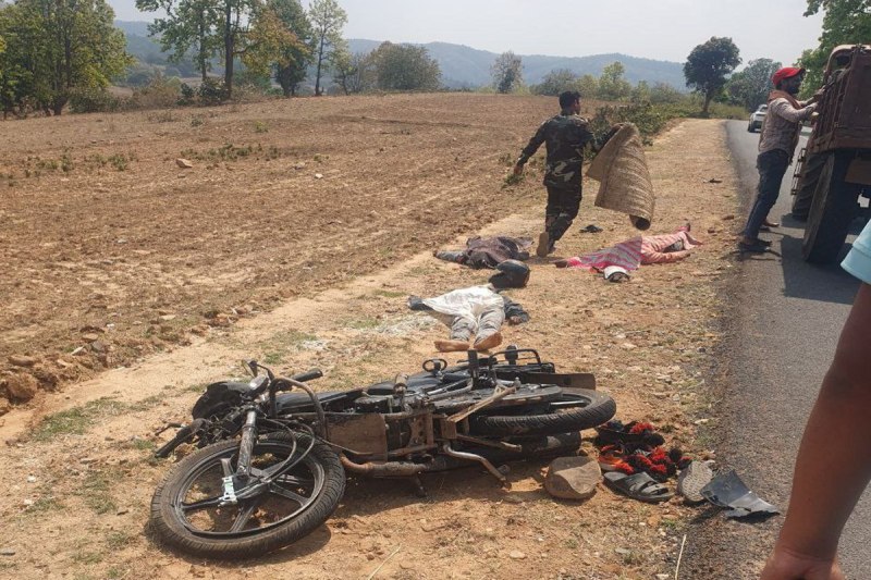 Huge road accident: शादी के लिए लडक़ी देखकर लौट रहे युवक समेत 3 लोगों की सडक़ हादसे में मौत, पिकअप से टकरा गई थी बाइक