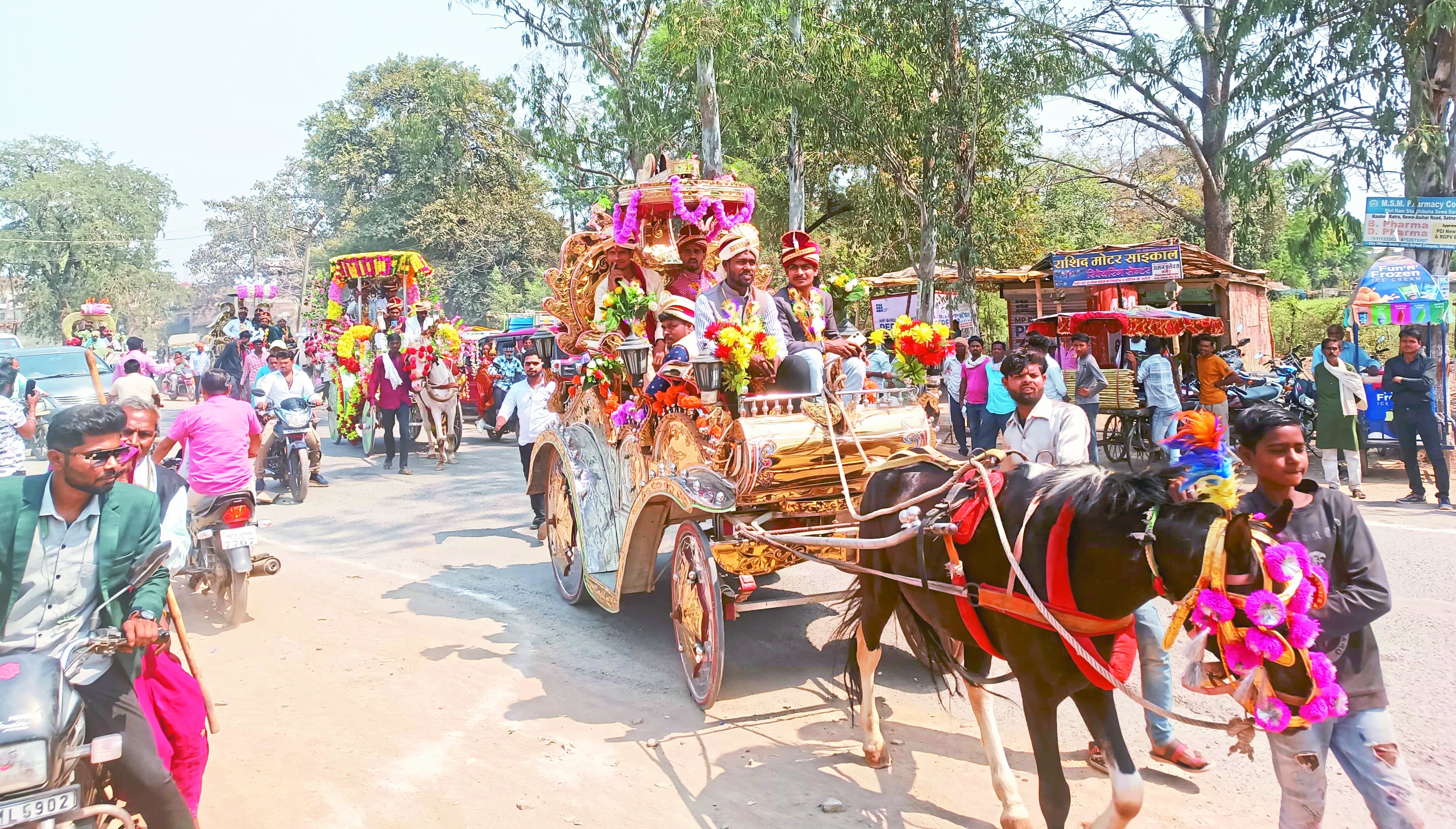 एक विवाह ऐसा भी…पहली बार बग्घियों से निकली दूल्हों की बारात