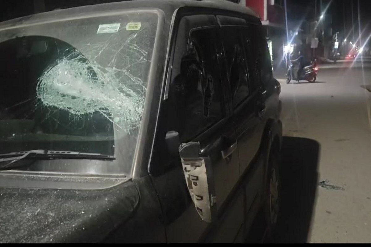 Ambikapur crime: शहर में घूम रहे जिलाबदर के आरोपी ने 11 साथियों के साथ मिलकर की जिम ट्रेनर की पिटाई, तोड़ दी स्कॉर्पियो