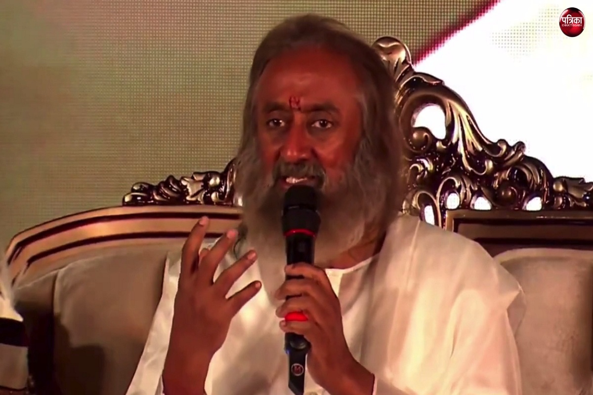 Raipur : श्री श्री रविशंकर ने किया आह्वान- नक्सलवाद छोड़ें, मुख्यधारा में आएं