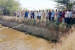 राजस्थान : तालाब में मिला मां और मासूम बेटी का शव, एक ही चिता पर हुआ दोनों का
अंतिम संस्कार, सभी की आंखें नम - image