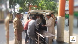 अमरोहा में हाइवे पर दर्दनाक हादसा, खंभे से टकराई बाइक, बिजली विभाग के कर्मचारी
की मौत - image