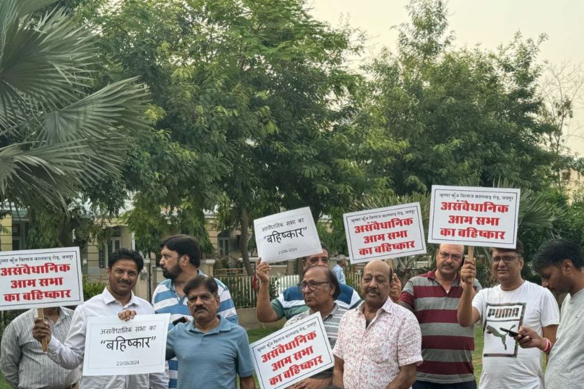 जल संकट से परेशान कॉलोनी वासियों का विरोध प्रदर्शन, कार्यकारिणी पर पीएचईडी से
सीधा कनेक्शन रुकवाने का लगाया आरोप