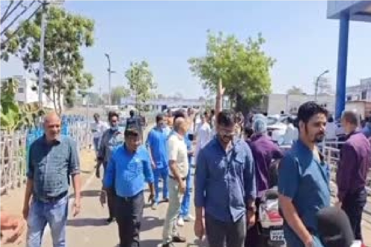 सिविल सर्जन पर दुर्व्यवहार और धमकाने का लगा आरोप, डॉक्टरों व स्टाफ में आक्रोश, खोला मोर्चा