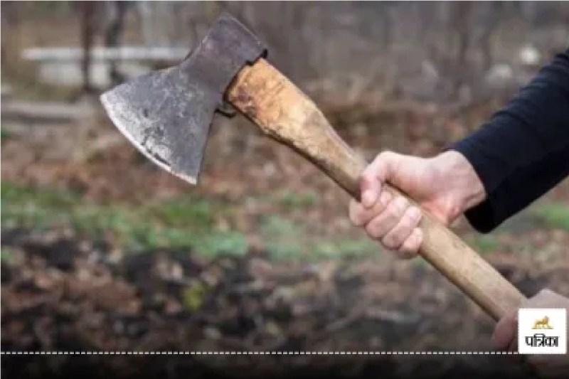 CG News: आक्रोशित पति ने पत्नी पर कुल्हाड़ी से जानलेवा हमला, आरोपी गिरफ्तार