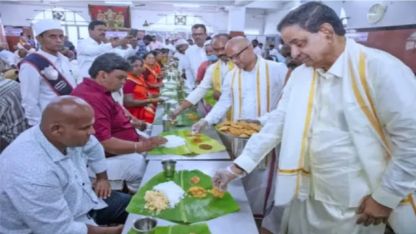 Andhra Pradesh : तिरुपति मंदिर प्रतिदिन 35,000 भक्तों को ‘वड़ा प्रसाद’ परोसेगा