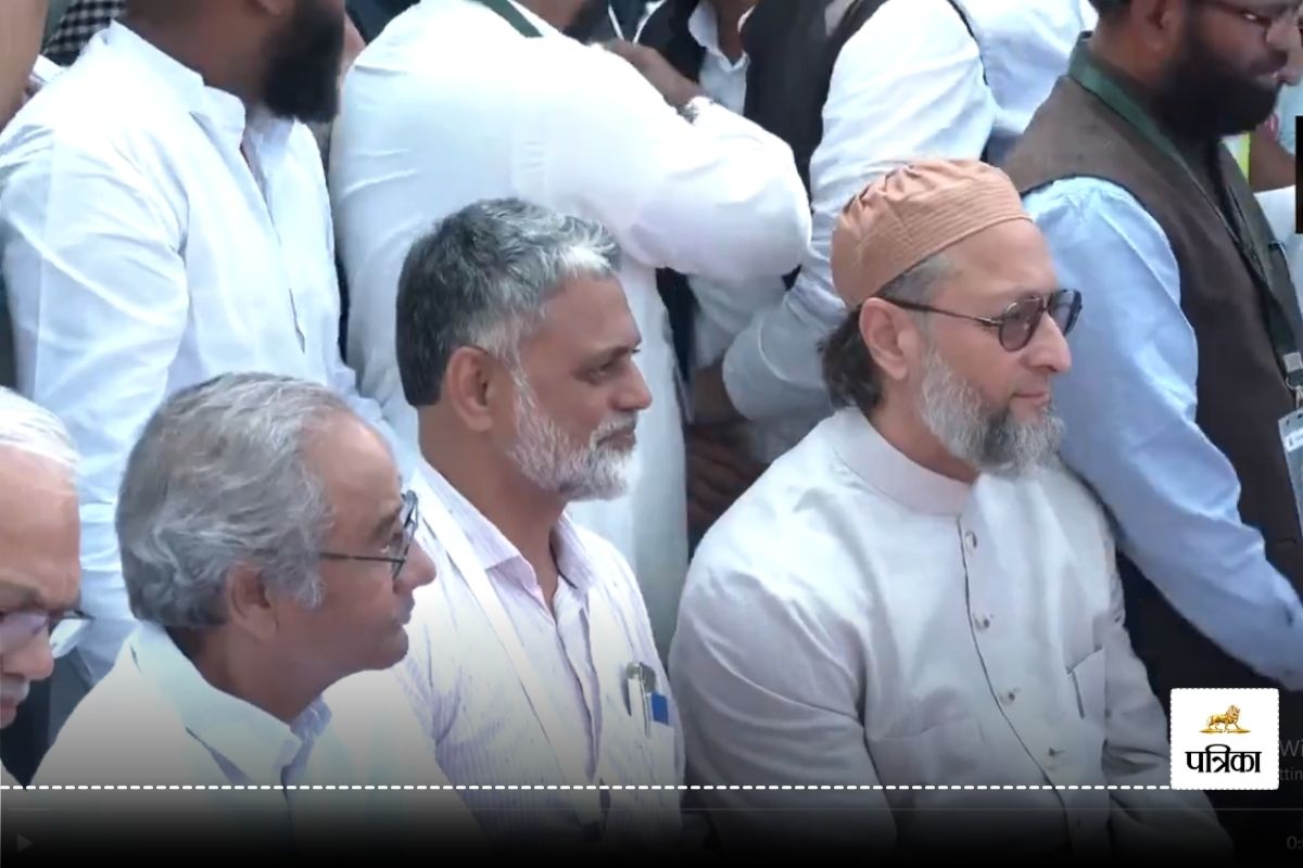 वक्फ संशोधन बिल के खिलाफ प्रदर्शन में शामिल हुए ओवैसी