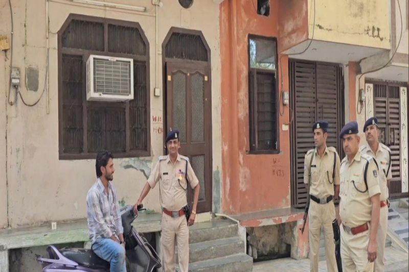 The mobile trader called the police and said that someone had entered the house