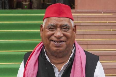 गौशाला विवाद पर सपा सांसद अवधेश प्रसाद का बयान, बोले- गाय हमारी माता है