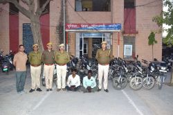 वीडियो : कोतवाली पुलिस ने पकड़ा मोटरसाइकिल चोर गिरोह, 19 मोटरसाइकिलें बरामद - image