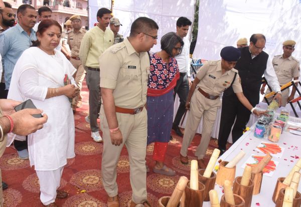 Exhibition of sculptures made by prisoners of Central Jail