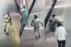 Viral Video: Borivali स्टेशन पर पैर फिसलने से ट्रेन व प्लेटफॉर्म के बीच फंसी
महिला, राजस्थान के इस जिले का निकला जान बचाने वाला ‘हीरा’ - image