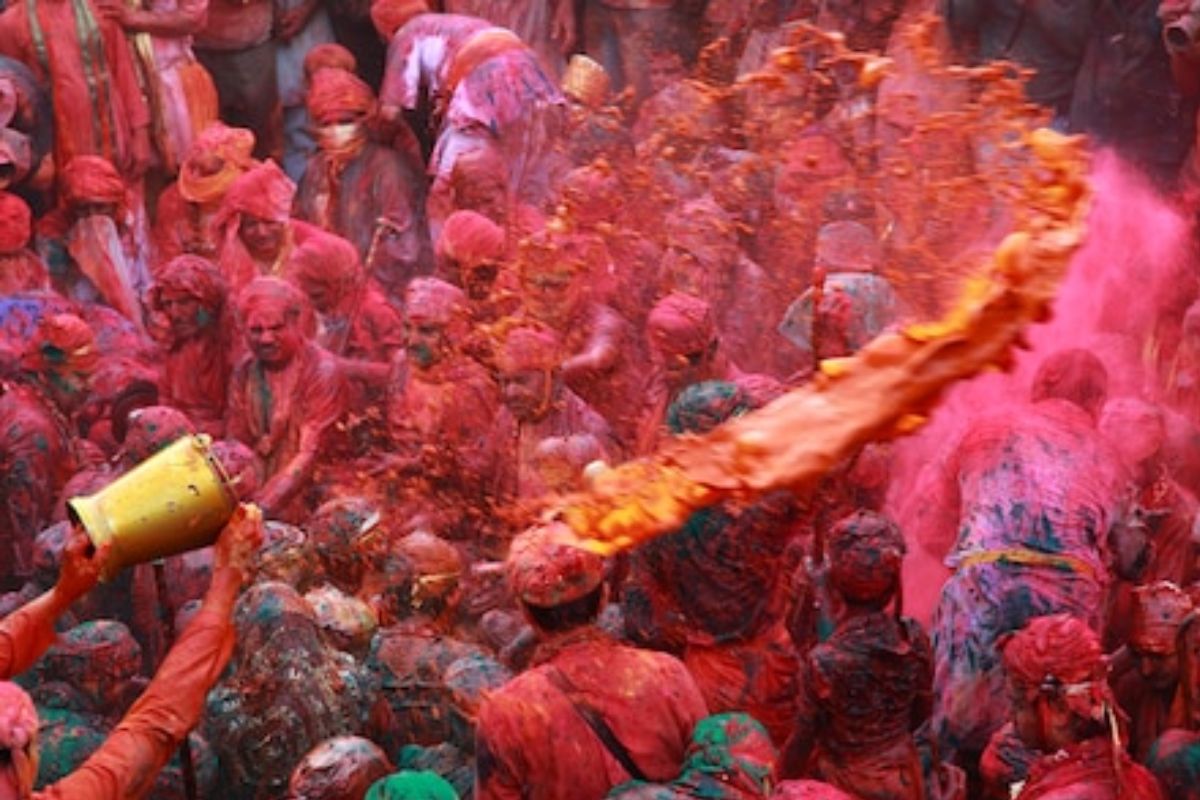 Holi in Braj: ब्रज की होली में शामिल हुए 50 लाख श्रद्धालु, 10 दिनों तक मनाया
महोत्सव