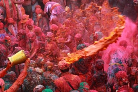 ब्रज की होली में शामिल हुए 50 लाख श्रद्धालु, 10 दिनों तक मनाया महोत्सव