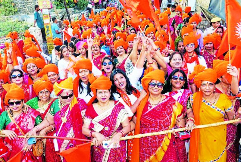 शहर में निकाली गई शोभायात्रा, सिर पर सजा केसरिया साफा